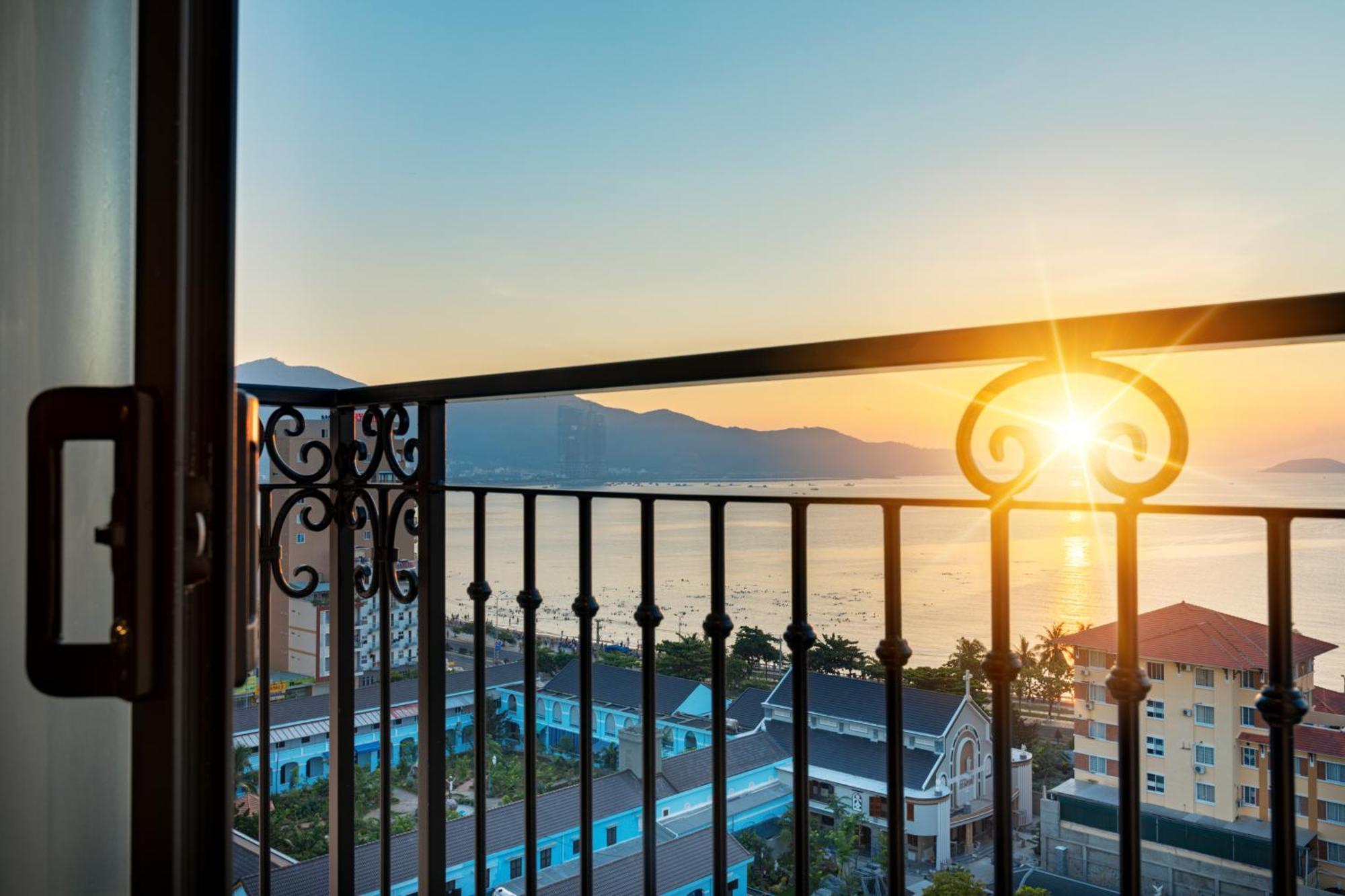 Daphovina Hotel Nha Trang Exterior photo